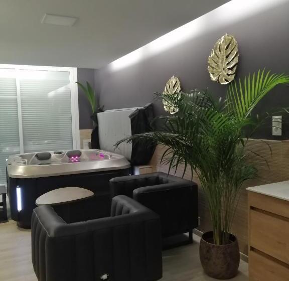 자쿠지 스위트, La Victorine