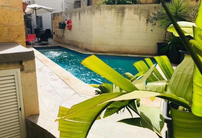 اتاق استاندارد, The Cloisters Bed And Breakfast