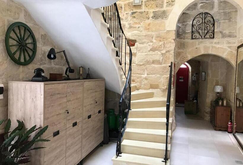 اتاق استاندارد, The Cloisters Bed And Breakfast