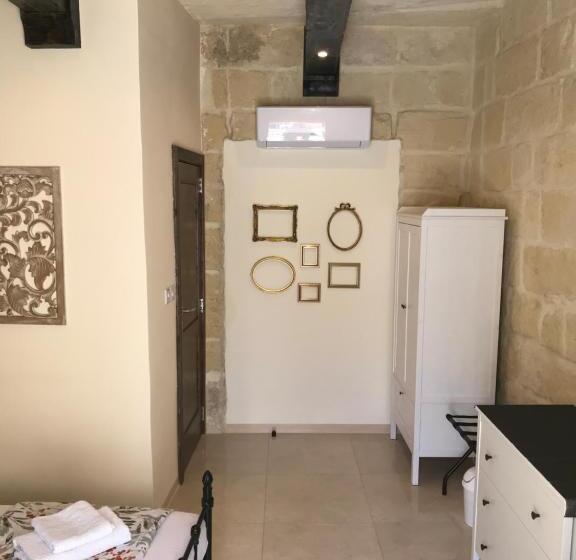 اتاق استاندارد اینتریور, The Cloisters Bed And Breakfast