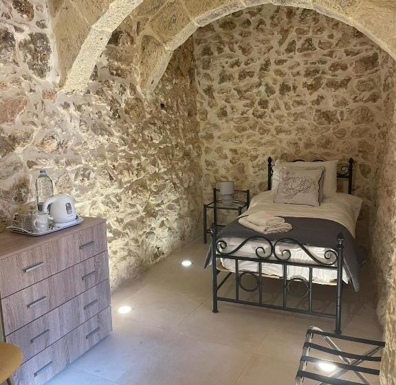 اتاق استاندارد یک نفره, The Cloisters Bed And Breakfast