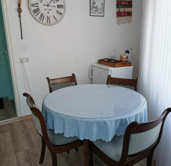 Номер Стандарт, Studio Huzur