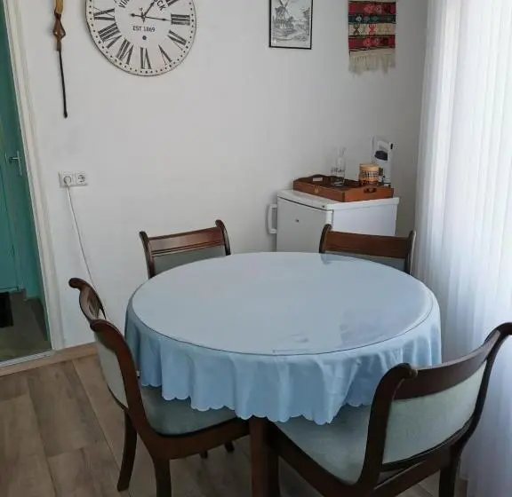 Cameră Standard, Studio Huzur