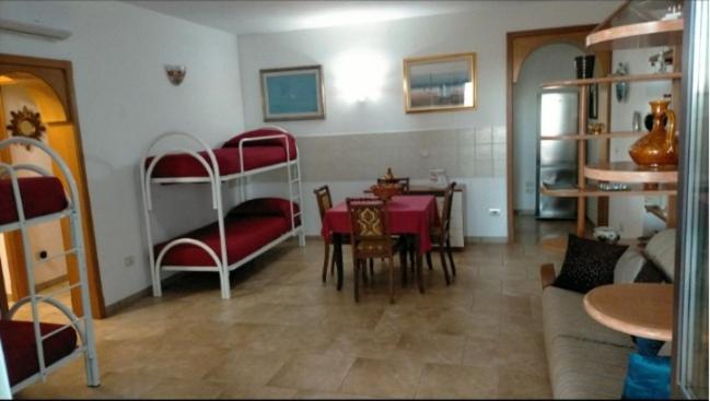 1 Sovrumslägenhet Bottenvåning, Twin Tails