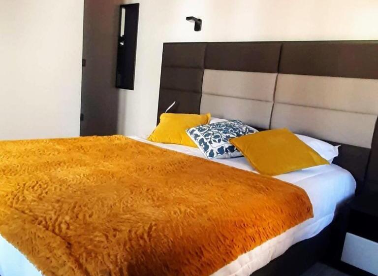 غرفة قياسية, Taska Vila Velha