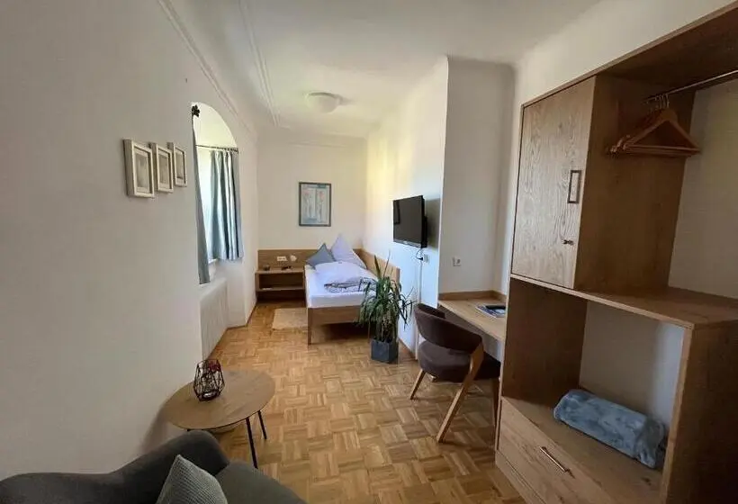 Standard Yhden Hengen Huone, Gasthof Pension Adler