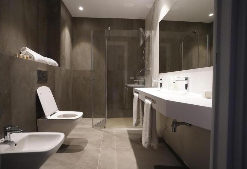 スタンダードトリプルルーム, Bodega FyA - Grupo Piérola