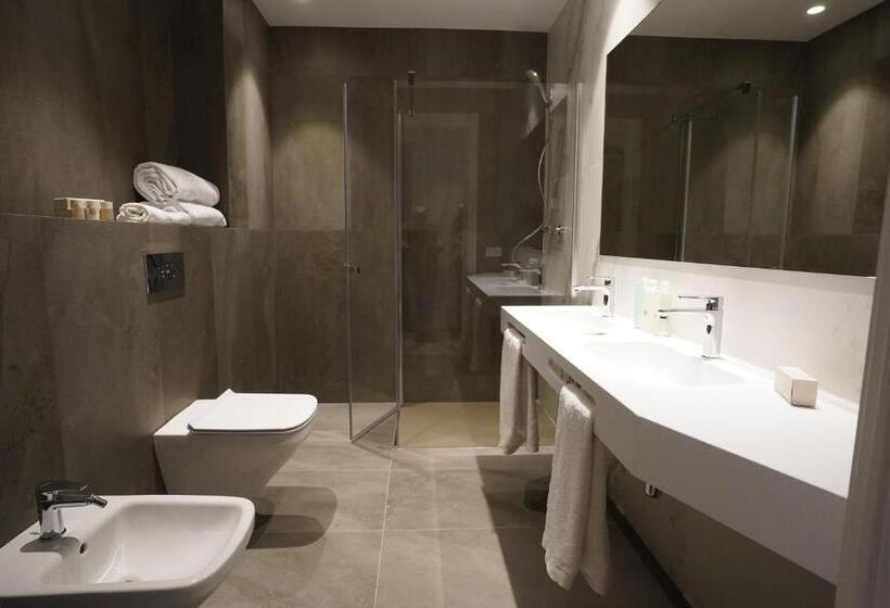 デラックスルーム, Bodega FyA - Grupo Piérola