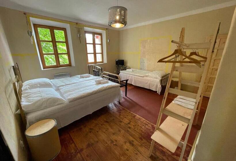 חדר סטנדרט לשלושה, Haraburdi® Recyclart