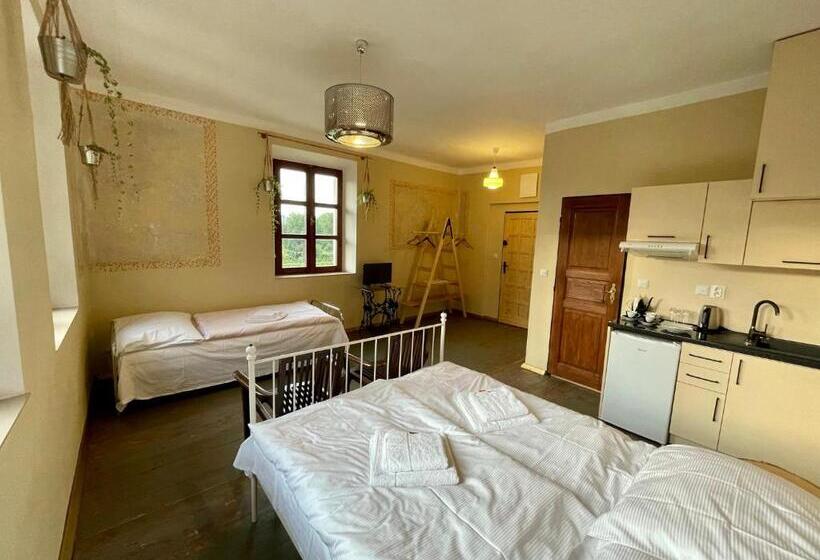 דירת חדר נוף לגינה, Haraburdi® Recyclart