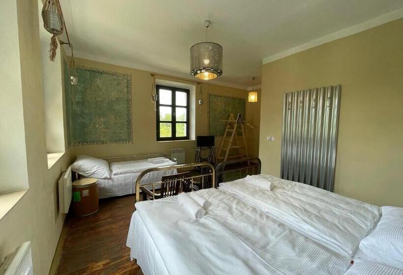 חדר סטנדרט לשלושה, Haraburdi® Recyclart