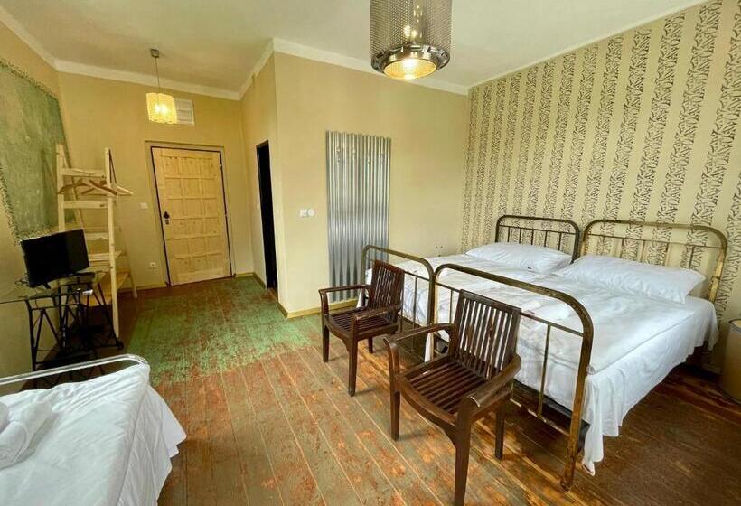 חדר סטנדרט לשלושה, Haraburdi® Recyclart