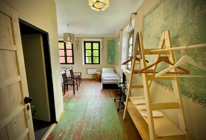 חדר סטנדרט לשלושה, Haraburdi® Recyclart