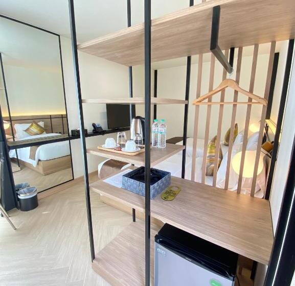 غرفة قياسية, The Gold Living Life