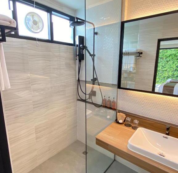 غرفة سوبيريور, The Gold Living Life