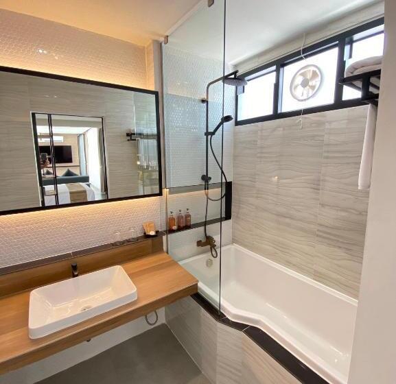 غرفة ديلوكس, The Gold Living Life