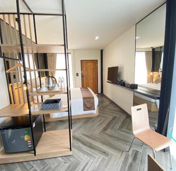 غرفة سوبيريور, The Gold Living Life