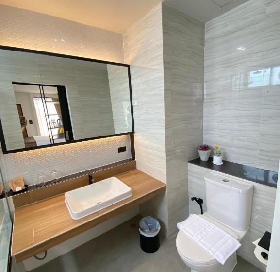 غرفة سوبيريور, The Gold Living Life