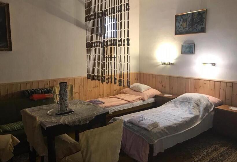 스탠다드 스튜디오, Balogh Vendégház Ii