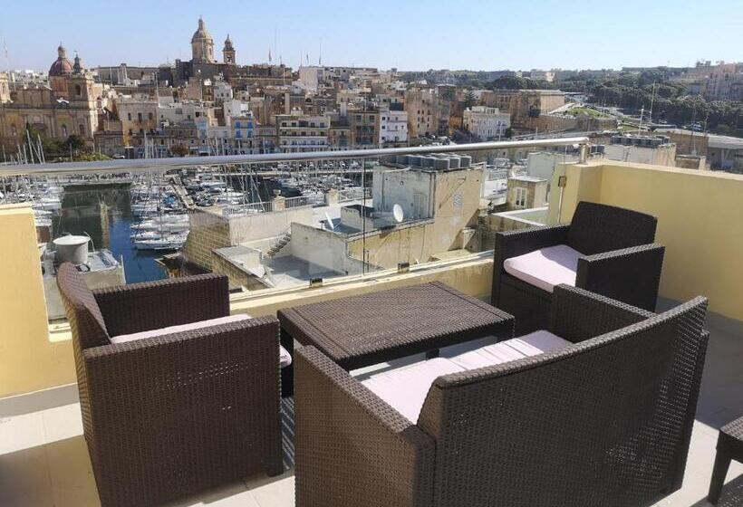 استودیوی لوکس, Dghajsa Guest House