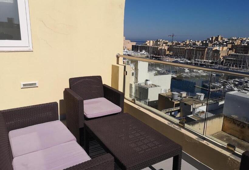 استودیوی لوکس, Dghajsa Guest House