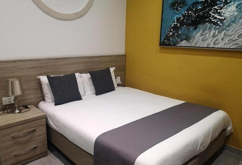 استودیوی استاندارد, Dghajsa Guest House