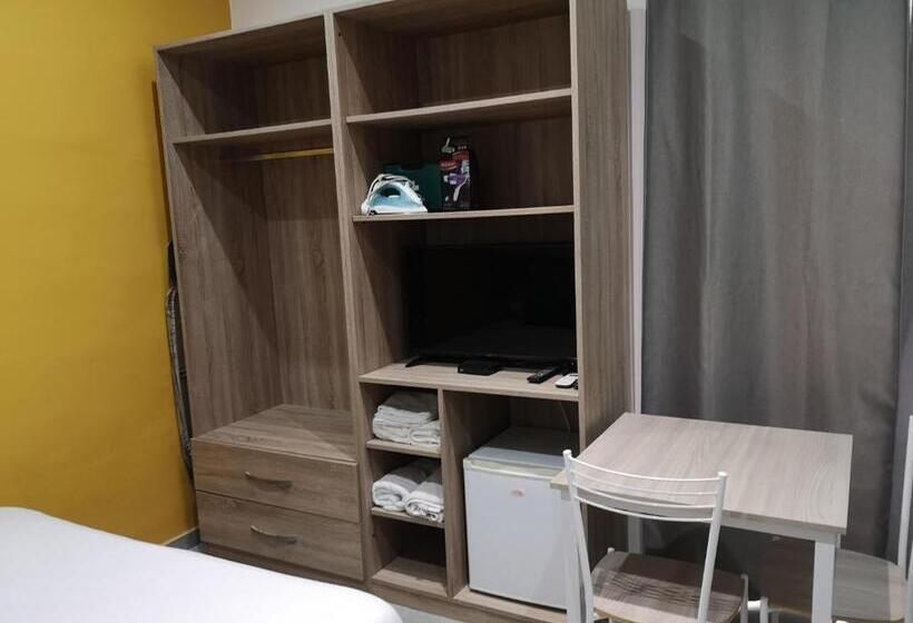 استودیوی استاندارد, Dghajsa Guest House