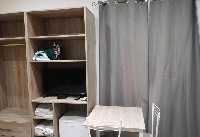 استودیوی استاندارد, Dghajsa Guest House