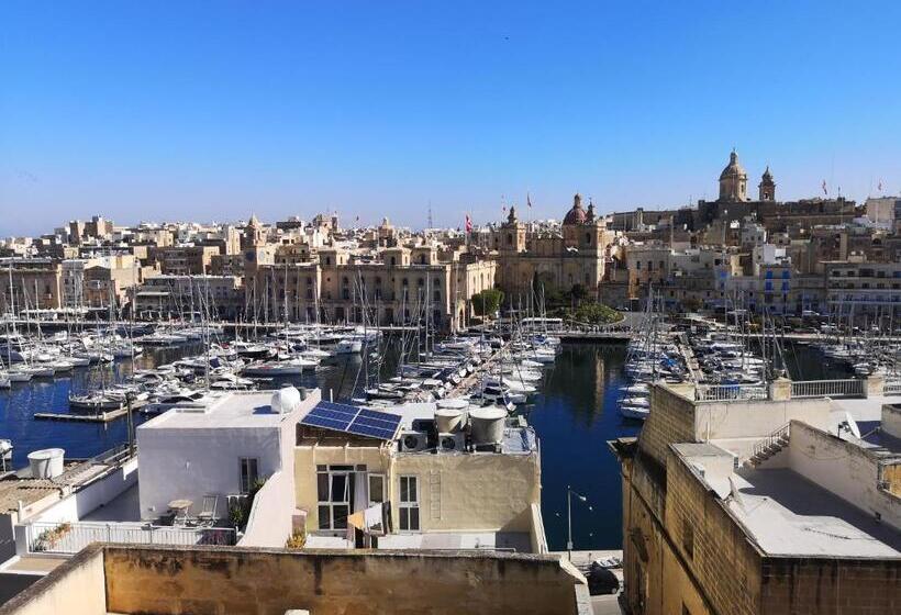 استودیوی لوکس, Dghajsa Guest House