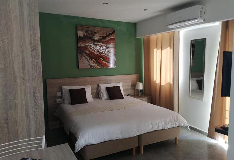 استودیوی لوکس, Dghajsa Guest House