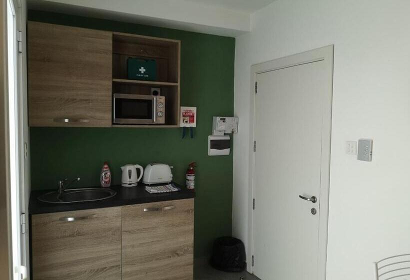 استودیوی لوکس, Dghajsa Guest House