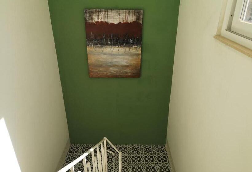 استودیوی لوکس, Dghajsa Guest House