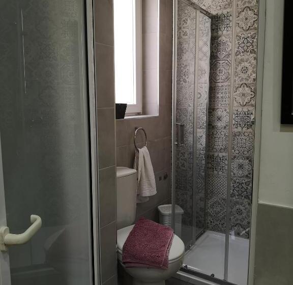 استودیوی استاندارد, Dghajsa Guest House