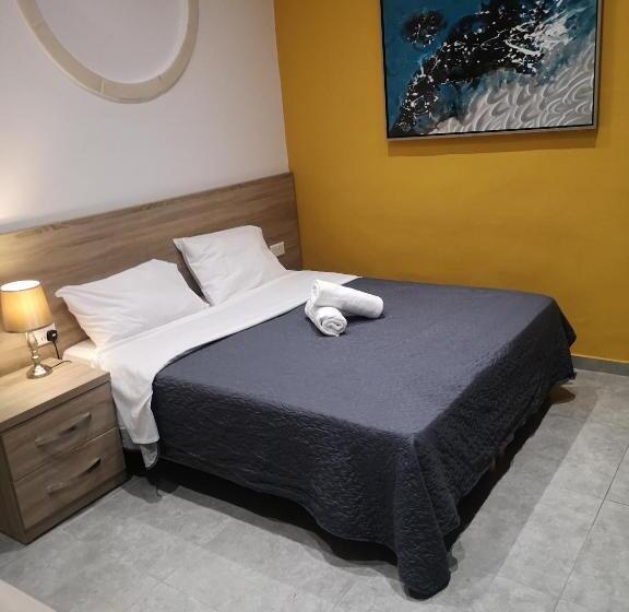 استودیوی استاندارد, Dghajsa Guest House