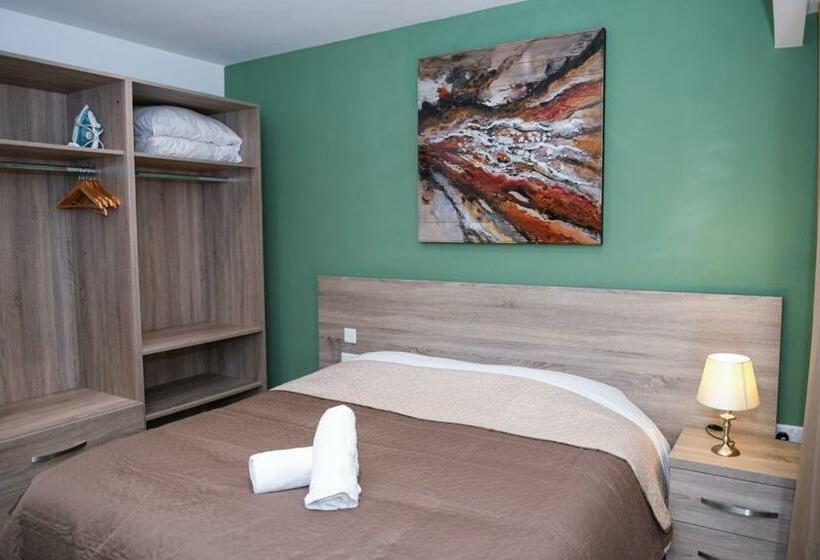 استودیوی لوکس, Dghajsa Guest House