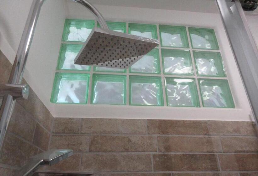 חדר משפחתי, Radici Etrusche Sutri