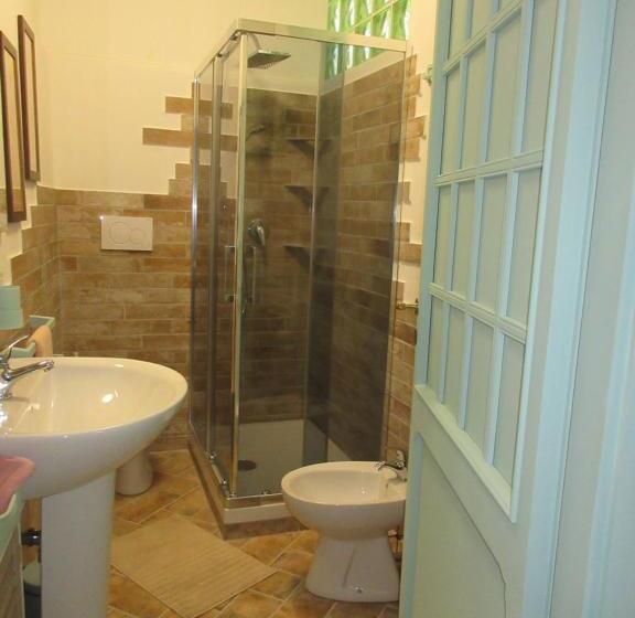 חדר משפחתי, Radici Etrusche Sutri