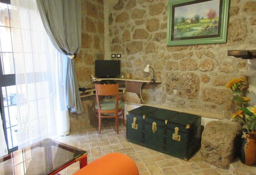 דירת חדר בקומת קרקע, Radici Etrusche Sutri