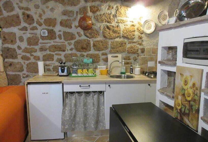 דירת חדר בקומת קרקע, Radici Etrusche Sutri