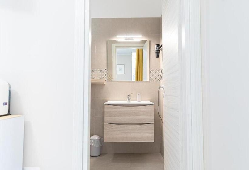 스탠다드 트리플 룸, 16th Fads