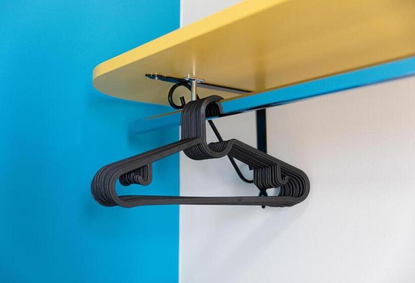 스탠다드 트리플 룸, 16th Fads