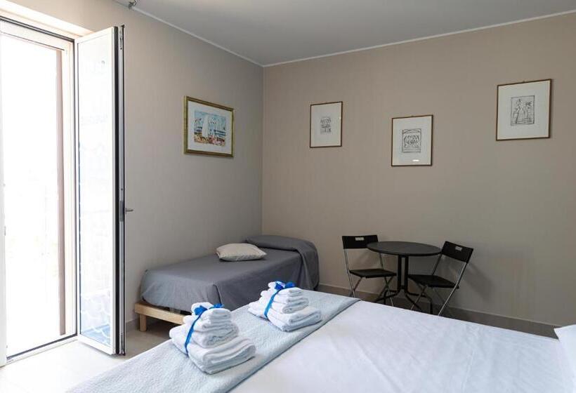 스탠다드 트리플 룸, 16th Fads