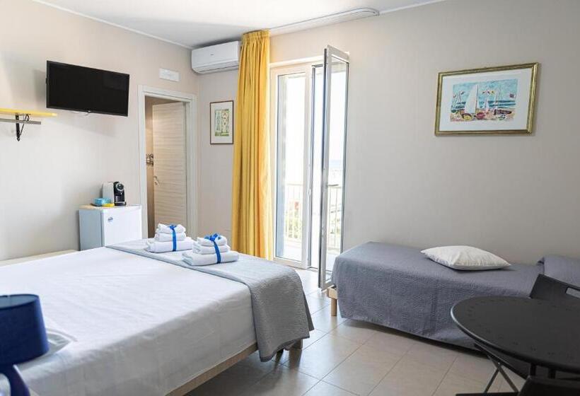 스탠다드 트리플 룸, 16th Fads