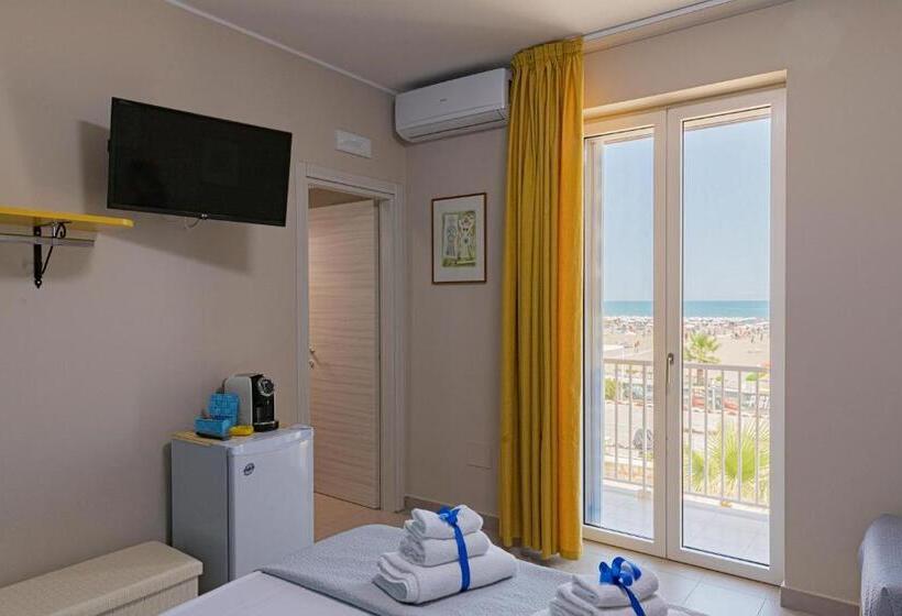 스탠다드 트리플 룸, 16th Fads