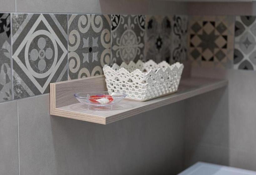 4인용 스탠다드 룸, 16th Fads