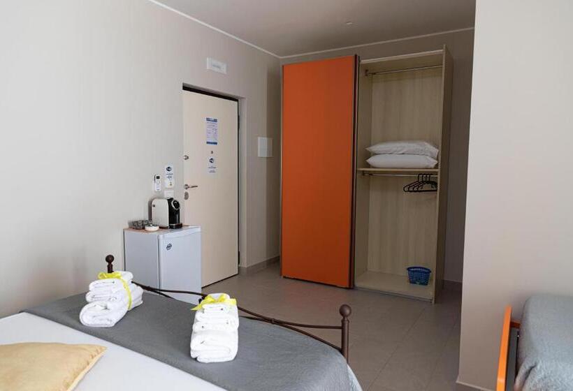 4인용 스탠다드 룸, 16th Fads