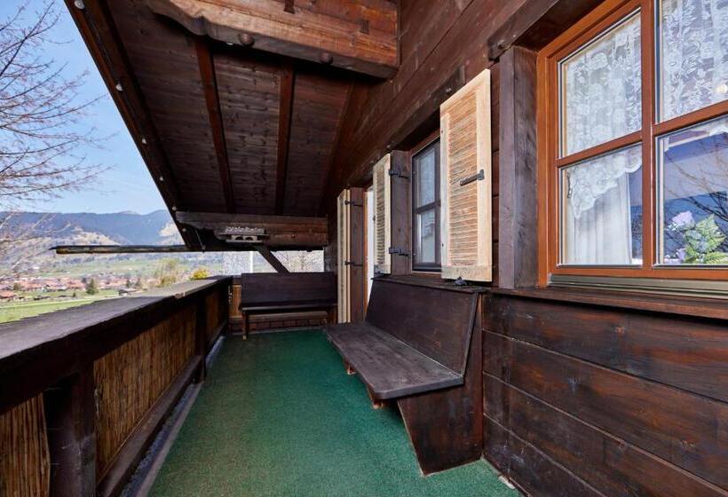 Трехместный Номер Стандарт с Балконом, Appartements Gasthof Schleifmühle Unterammergau