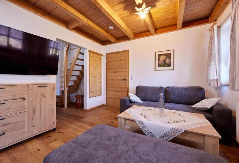 Трехместный Номер Стандарт с Балконом, Appartements Gasthof Schleifmühle Unterammergau
