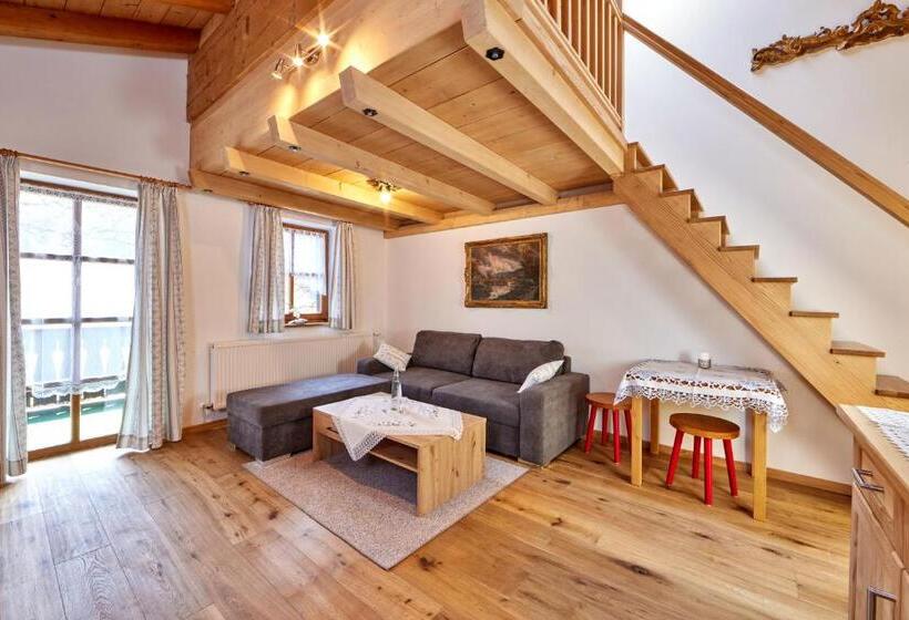 חדר סטנדרט לשלושה עם מרפסת, Appartements Gasthof Schleifmühle Unterammergau