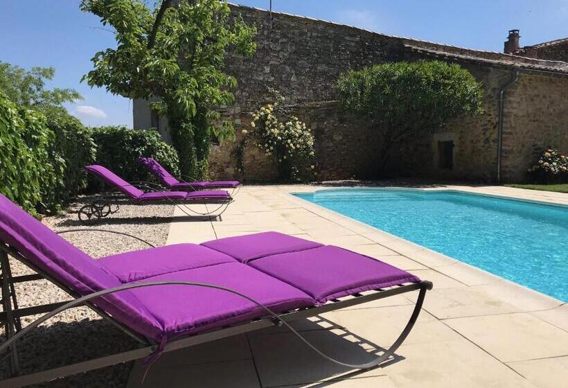 标准间, Maison Des Bourgades